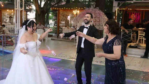 Eskişehir'de Renkli Bir Düğün