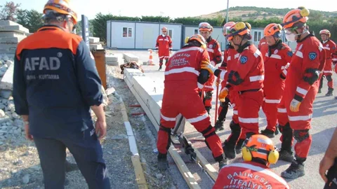 Balıkesir İtfaiyesi Sertifika Programını Tamamladı