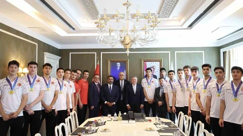 Bakan Bak: "İstikrarlı başarılarla voleybol ülkesi haline geldik"