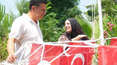 Kozan'da Şehit Anısına Bayrak Dikti