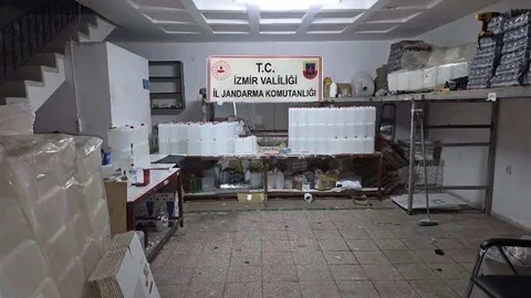 İzmir'de Kaçak Alkol ve Tütün Operasyonu
