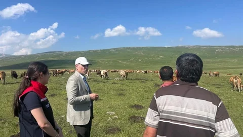 Tarım ve Orman Müdürü Enver Aydın, 2 bin 500 rakımlı Susuz Yaylası’nda üreticilerle buluştu