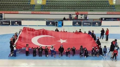 Buzda 15 Temmuz için anlamlı tören