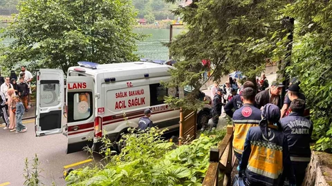 Uzungöl'de Seyir Terasından Araç Uçtu