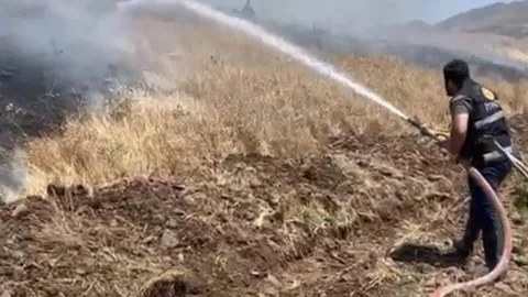 Elazığ'da Tarım Arazisi Yangını
