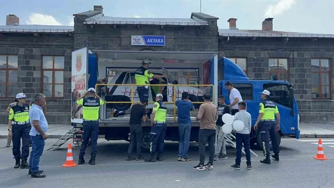 Kars’ta Emniyet Kemeri Simülasyonu Gerçekleştirildi
