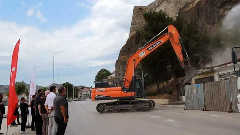 Osmancık'ta Riskli Binalar Yıkılıyor