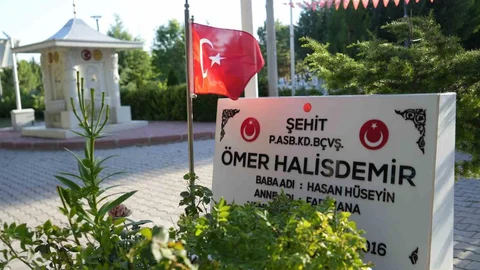 Şehit Ömer Halisdemir'in Kabri Ziyarete Açık