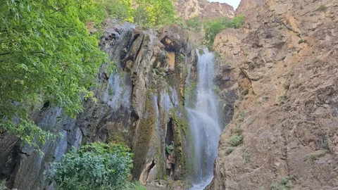 Hakkari'deki Ava Ore Şelalesi Göz Kamaştırıyor