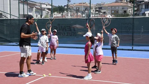 Kuşadası’nda Ücretsiz Yaz Spor Okulları Açıldı