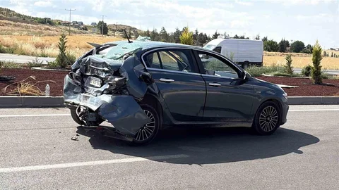 Çorum'da Tır ve Otomobil Çarpıştı