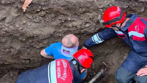 Trabzon'da Toprak Altında Kalan İşçi Kurtarıldı