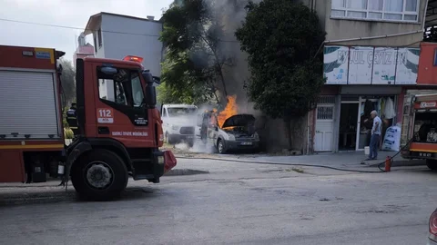 Osmaniye’de Park Halindeki Araçta Yangın Çıktı
