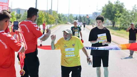 Kayseri'de Demokrasi Koşusu Düzenlendi