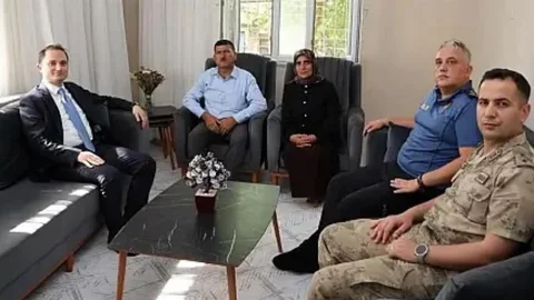 Kurtalan Kaymakamı Şehit Aileleriyle Buluştu