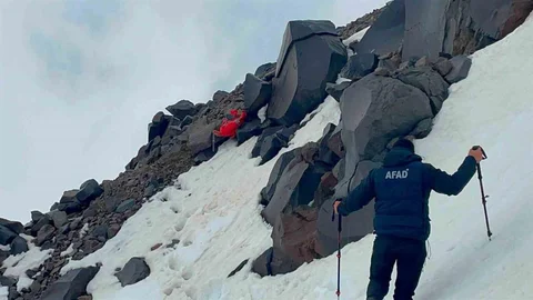 Ağrı Dağı'ndaki Kadın Dağcının Cenazesi İndirildi
