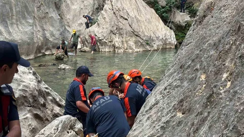 Kahramanmaraş'ta Kayalıklardan Düşen Çocuk Kurtarıldı