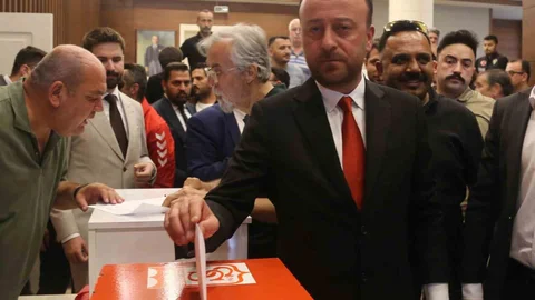 Sivasspor'da Burak Özçoban Yeniden Başkan Seçildi