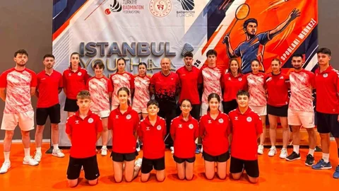 Erzincan Badminton Süper Ligi'nde Zirvede