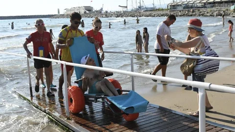 Kuşadası’nda Engelsiz Plaj Hizmeti Başladı