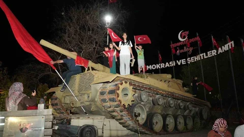 Sındırgı'da 15 Temmuz Anma Yürüyüşü