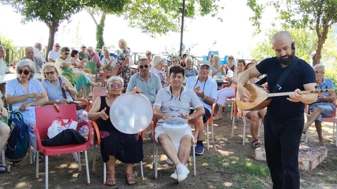 Muratpaşa'da Yaşlılar Türkülerle Buluşuyor