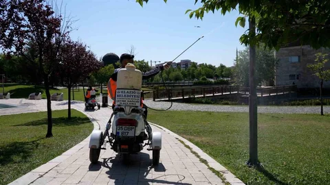 Elazığ'da İlaçlama Çalışmaları Devam Ediyor