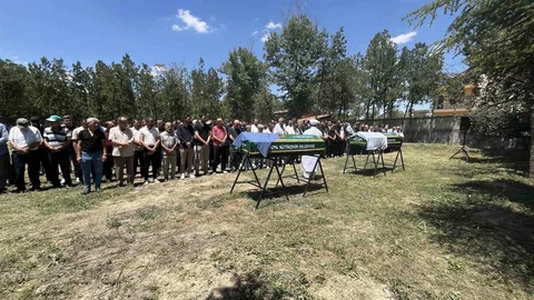 Konya'da Anne ve Kızı Uğurlandı