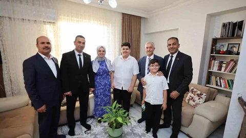 Şahinbey'de Başarılı Öğrencilere Ödül Verildi