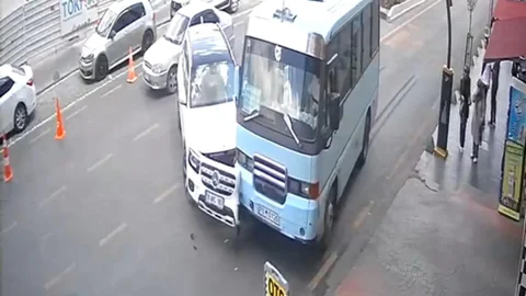 Karabük'te Cip ve Minibüs Çarpıştı