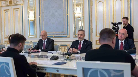 Hakan Fidan, Kiev'de Zelenskiy ile Görüştü