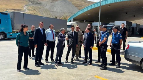 Hakkari'de Sınır Kapısı İncelemesi