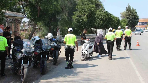 Adana'da Kask Takmayan Sürücüye Ceza Kesildi