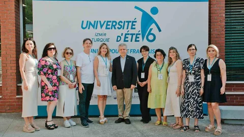 İzmir'de Fransızca Eğitiminin Kalbi Attı