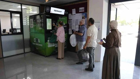 Elazığ'da Depozito İade Cihazları İlgi Görüyor