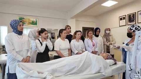 Şahinbey’de Güzellik Kurslarına Yoğun İlgi Var