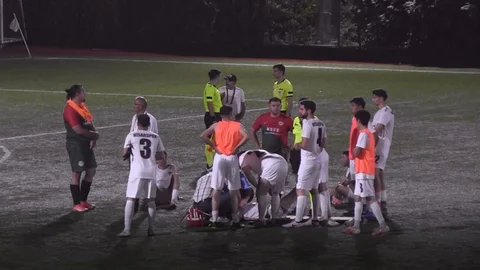 Denizli'de Futbolcu Hastaneye Kaldırıldı