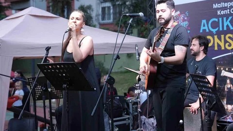 Maltepe'de 90'lar Rüzgarı Sürüyor