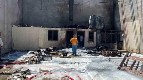 Mersin'de Depo Yangını Meydana Geldi