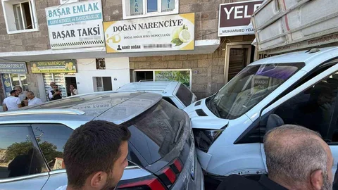 Nevşehir'de Freni Boşalan Kamyonet Kazası