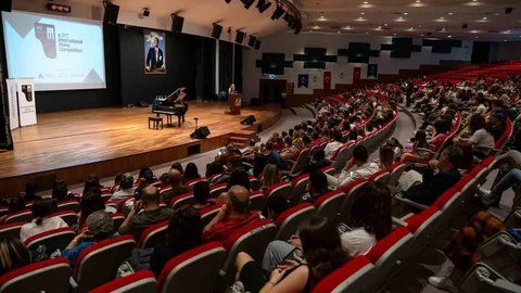 Defne Sözen'den İki Ödül Birden