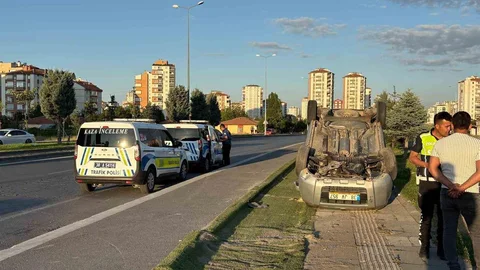 Kayseri'de Ticari Araç Takla Attı