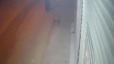 Adana'da Kadın Kılığına Giren Şüpheli Saldırı Düzenledi