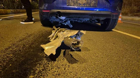 Tekirdağ'da Açık Rögar Kapağına Çarpan Otomobil Sürüklendi