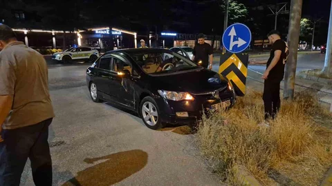Eskişehir'de Otomobil ve Taksi Çarpıştı