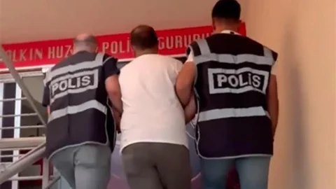 İzmir'de Uyuşturucu Taciri Yakalandı