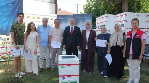 Düzce'de Genç Arıcılara Kovan Dağıtımı
