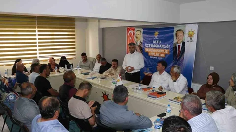 AK Parti Oltu'da Toplantı Düzenledi