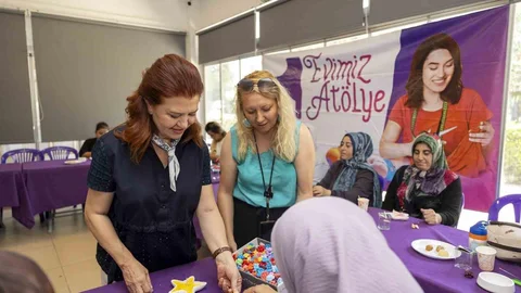 Mersin'de Kadınlar Mum Yapımını Öğreniyor