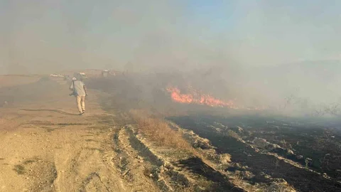 Serik’te Anız Yangını Büyüdü